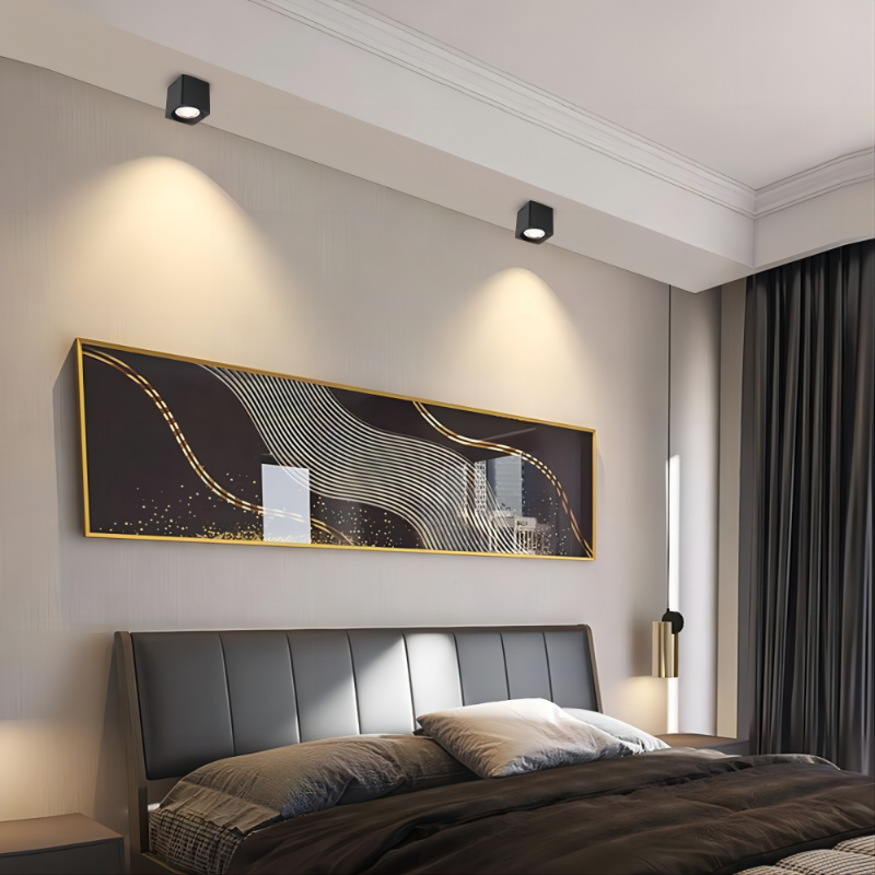 Square ceiling-mounted spot lights